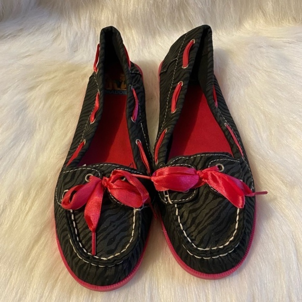 Disney Liv And Maddie Shoes Girl’s Size 5 1/2 Flats Slip On Black